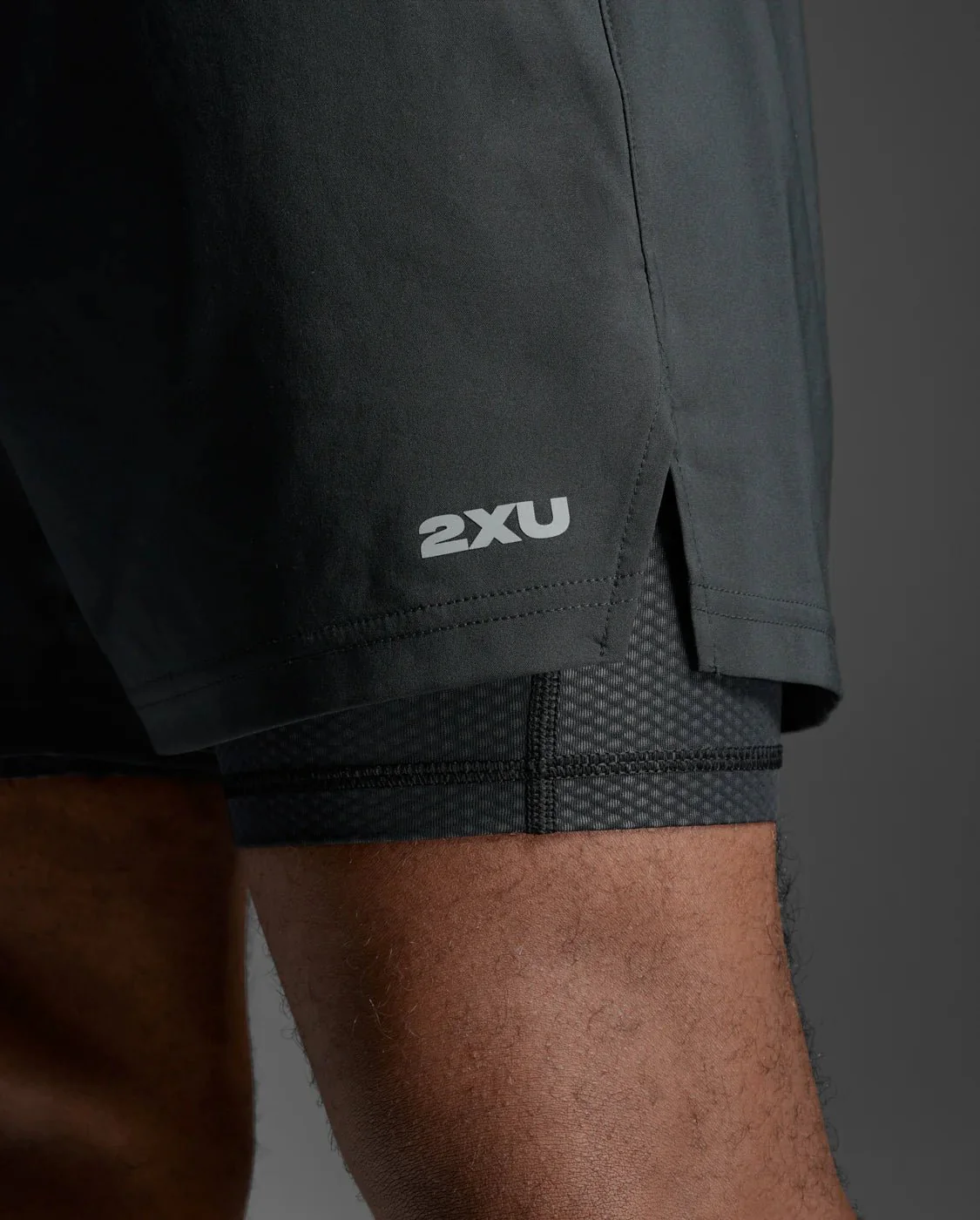 2XU Aero Mesh 2-in-1 5 Inch shorts Men's - Image 10