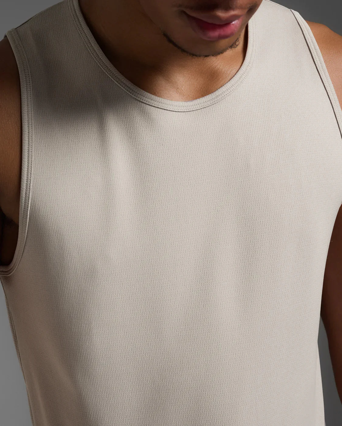 2XU Men's Aero Tank - Image 9
