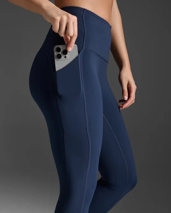 2XU Women's Form Stash Hi-Rise Compression 7/8 Tights with Pockets - Image 3