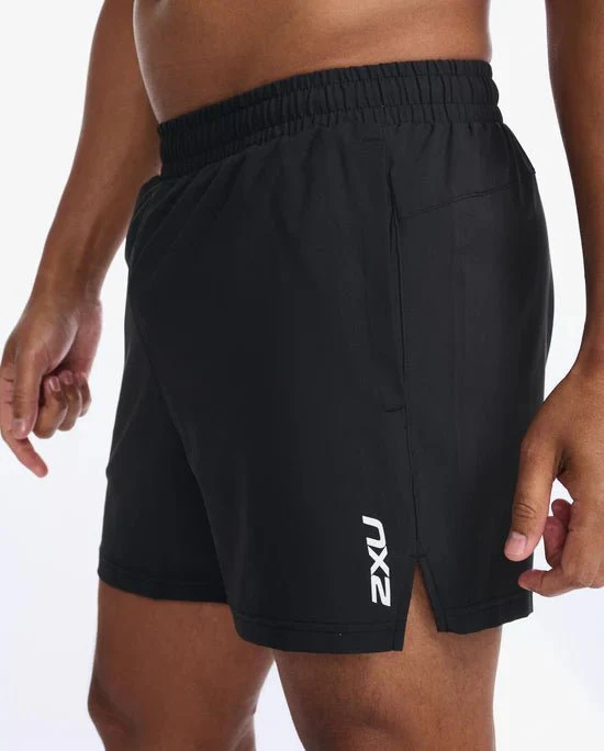 RUN TRAILS (2XU) Men's Aspire 5 Inch Short - Image 3