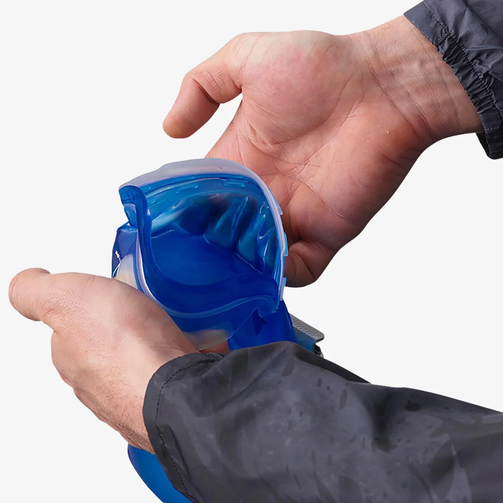 Salomon SOFT RESERVOIR 1.5L Clear Blue - Hydration Bladder for Trail Running - Image 5
